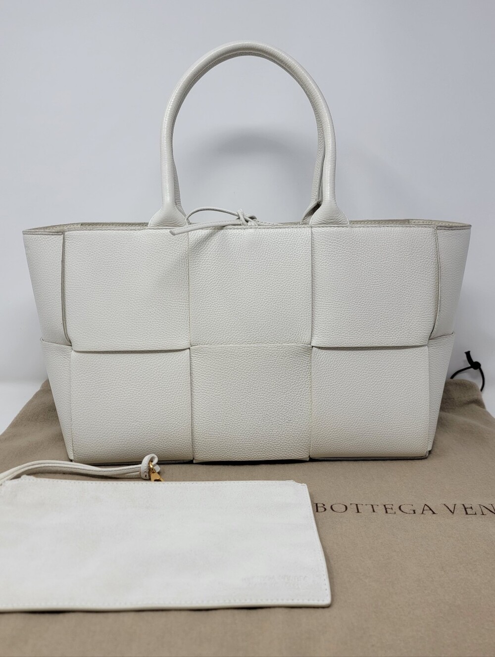 BOTTEGA VENETA Arco Maxi Intrecciato Woven Leather Tote Bag - Picture 2 of 10